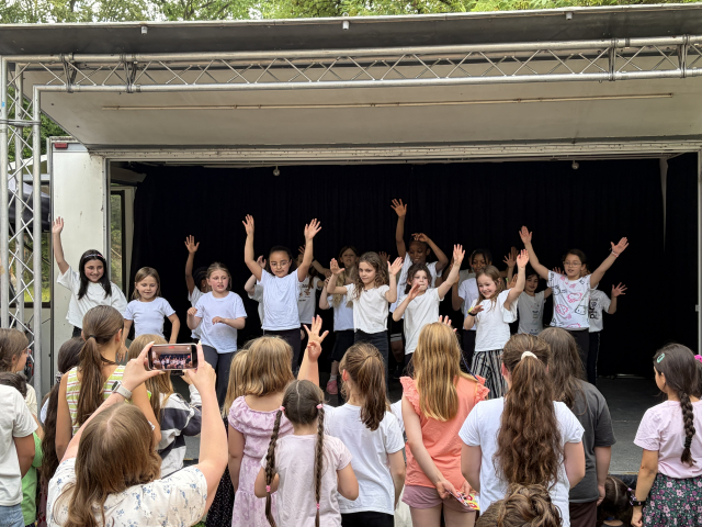 Tanz-AG bringt Volksparkfest in Schwung